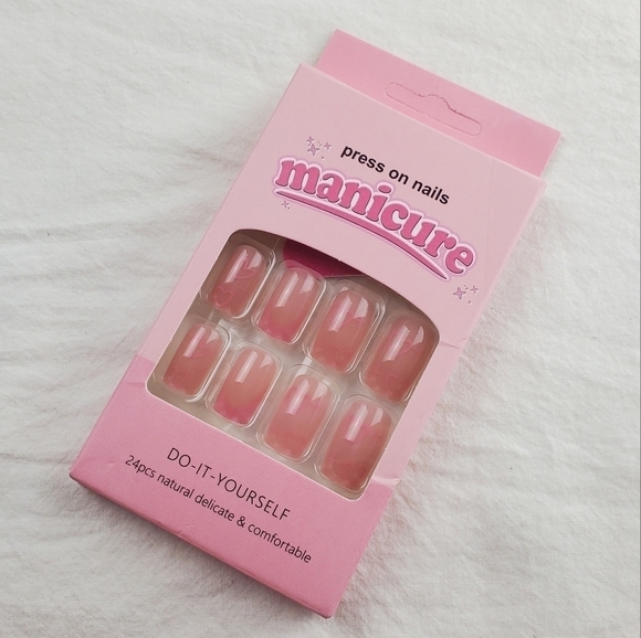 24 Pieces Fake Press On Nails - Picture 4 of 8